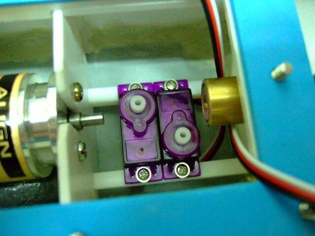 尾部伺服機的固定座